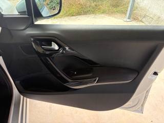 PEUGEOT 208 usata, con Pneumatici estivi