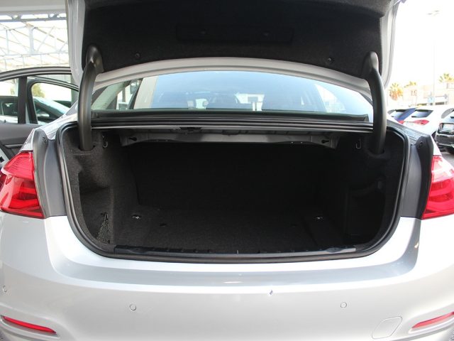 BMW 318 usata, con Sensori di parcheggio posteriori