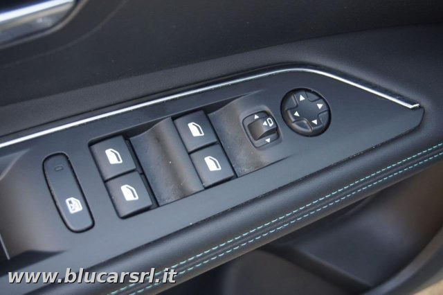 PEUGEOT 3008 usata, con Airbag testa