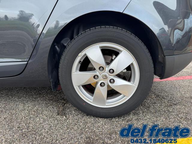 RENAULT Megane usata, con Leve al volante