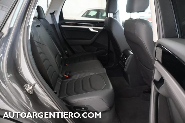 VOLKSWAGEN Touareg usata, con Autoradio digitale