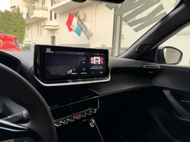 PEUGEOT 2008 usata, con Volante multifunzione