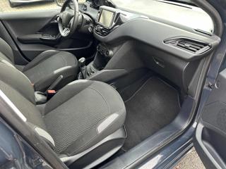 PEUGEOT 208 usata, con Sedile posteriore sdoppiato