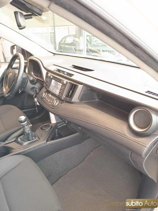 TOYOTA RAV 4 usata, con Sedile posteriore sdoppiato