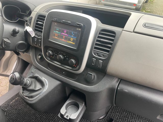 RENAULT Trafic usata, con Gancio traino