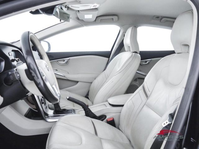 VOLVO V40 Cross Country usata 8
