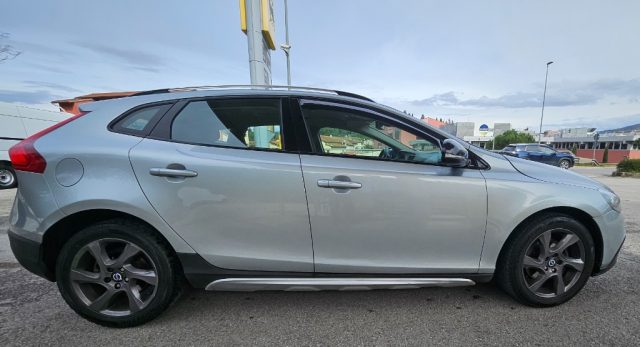 VOLVO V40 Cross Country usata, con Cerchi in lega