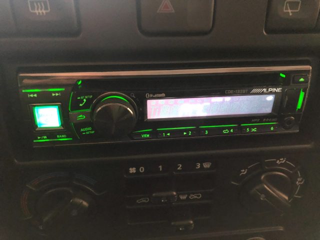 LAND ROVER Defender usata, con Bluetooth