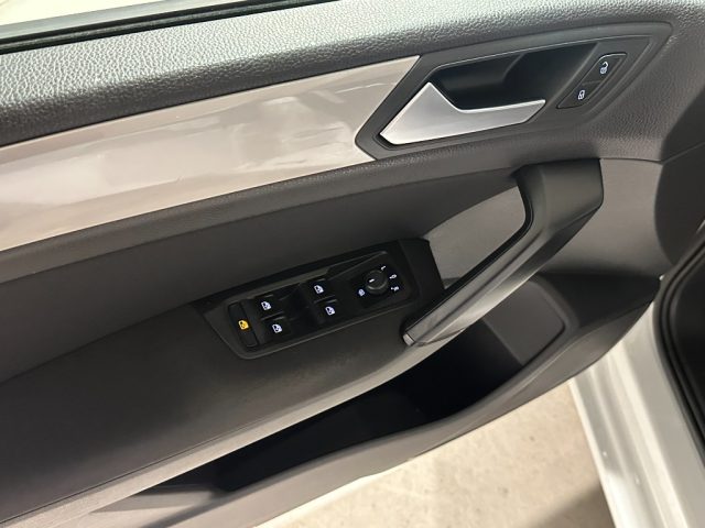 VOLKSWAGEN Touran usata, con Touch screen