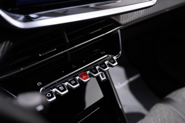 PEUGEOT 2008 usata, con Volante in pelle