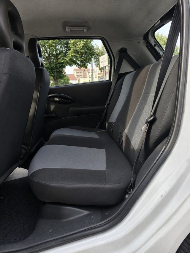 FIAT Punto usata, con Volante in pelle