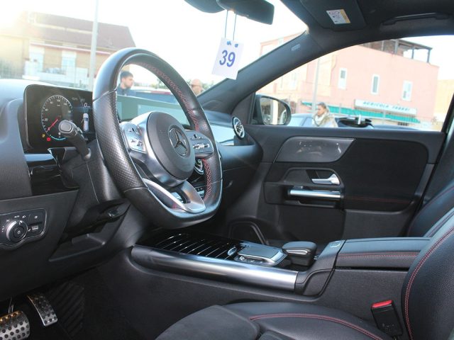 MERCEDES-BENZ GLA 220 usata, con Sedile posteriore sdoppiato