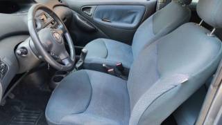 TOYOTA Yaris usata, con Autoradio