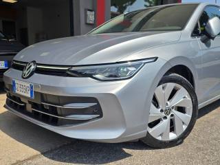VOLKSWAGEN Golf usata, con USB