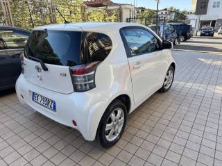 TOYOTA iQ usata, con Autoradio