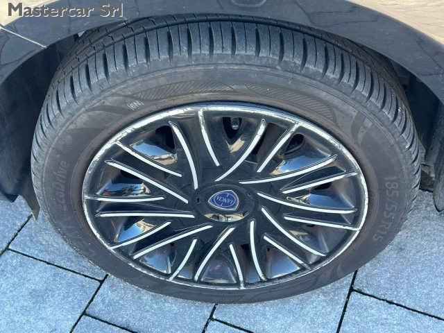 LANCIA Ypsilon usata, con Park Distance Control