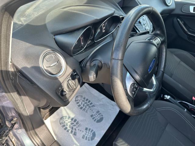 FORD Fiesta usata, con USB