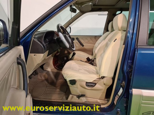 NISSAN Terrano II usata 25