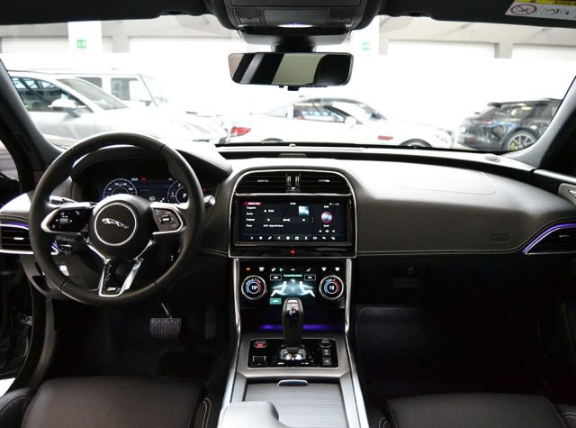 JAGUAR XE usata, con Cerchi in lega