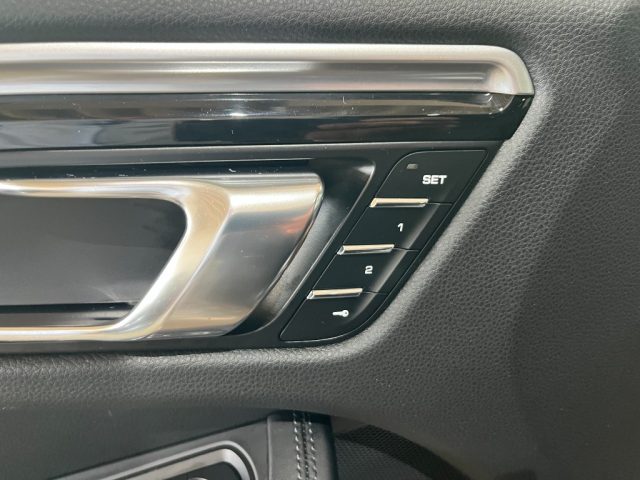 PORSCHE Macan usata, con Fendinebbia