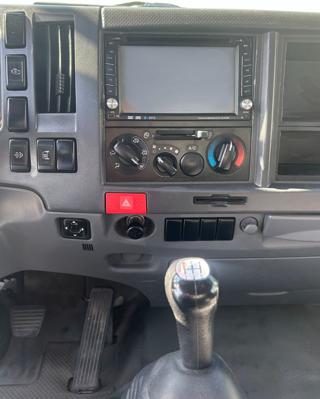 ISUZU NPR usata, con Controllo trazione