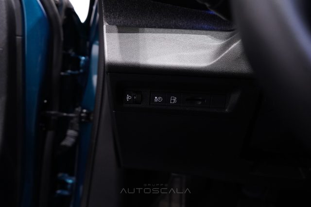 PEUGEOT 408 usata, con Sistema di navigazione