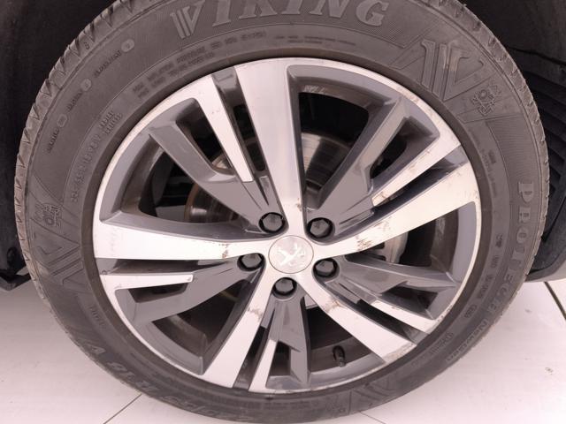 PEUGEOT 5008 usata, con Sensori di parcheggio posteriori