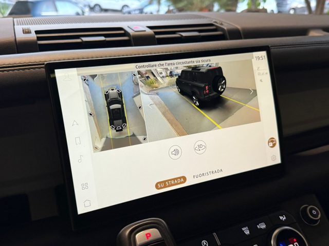 LAND ROVER Defender usata, con Autoradio digitale