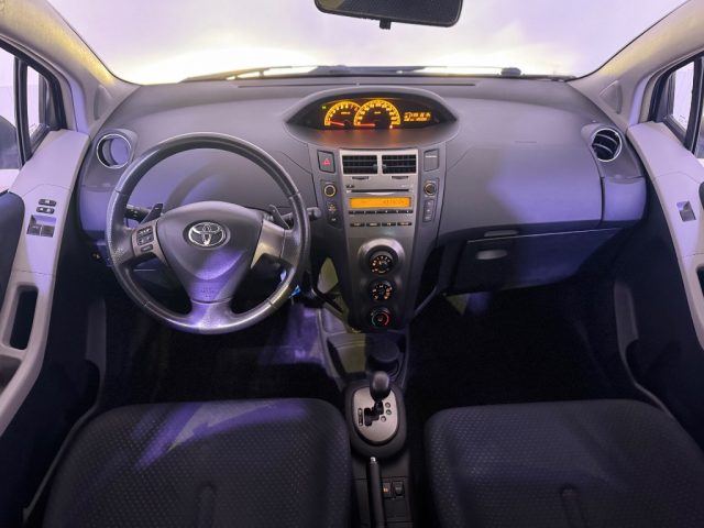 TOYOTA Yaris usata 12