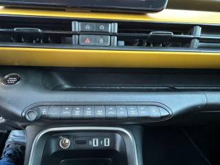 JEEP Avenger usata, con USB