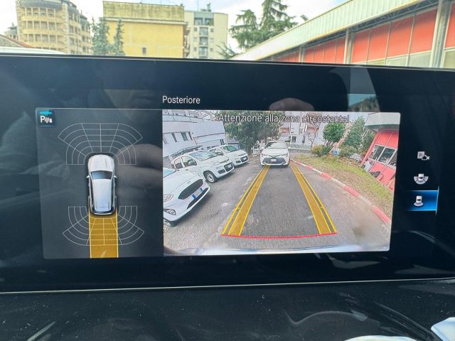 MERCEDES-BENZ GLB 180 usata, con Controllo automatico clima