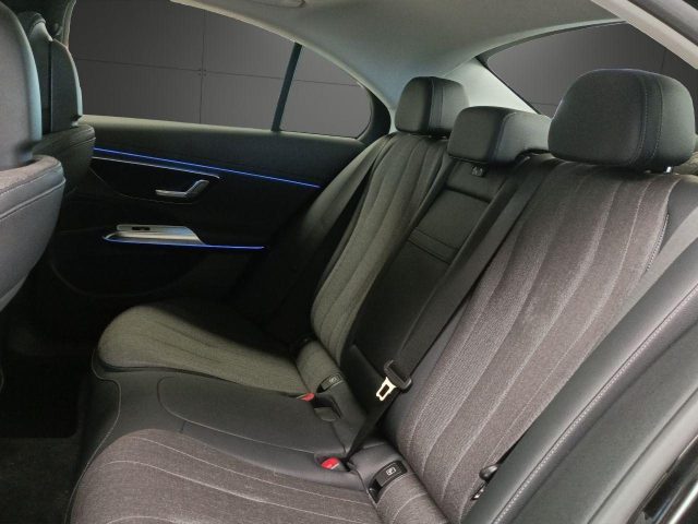 MERCEDES-BENZ E 220 usata, con Park Distance Control