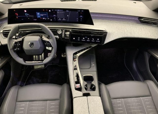 PEUGEOT 5008 usata, con Controllo trazione
