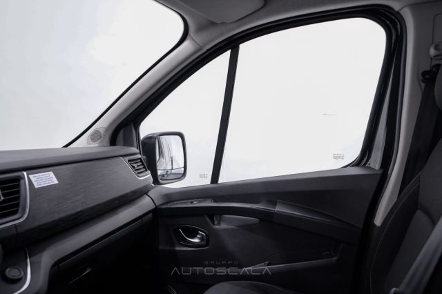 RENAULT Trafic usata, con Bluetooth