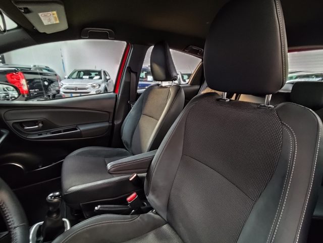 TOYOTA Yaris usata 23