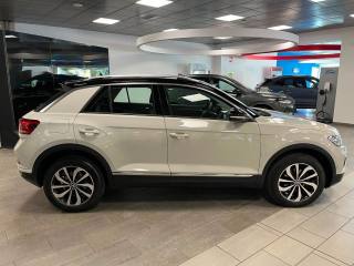 VOLKSWAGEN T-Roc usata, con USB