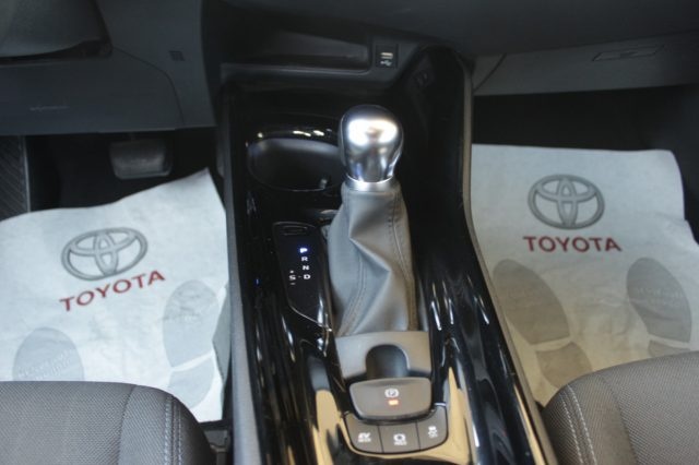 TOYOTA C-HR usata, con Autoradio digitale