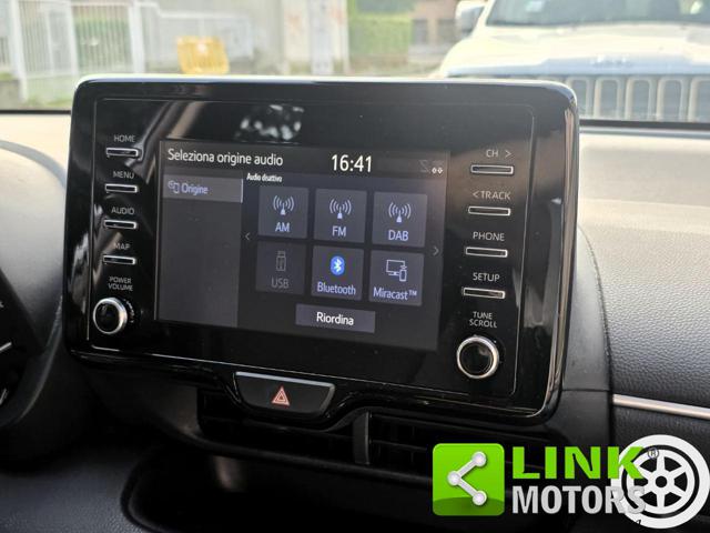 TOYOTA Yaris usata, con Luci diurne LED