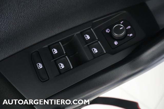 VOLKSWAGEN Taigo usata, con Controllo automatico clima