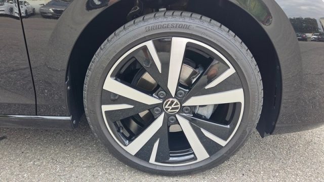 VOLKSWAGEN Golf usata, con Autoradio