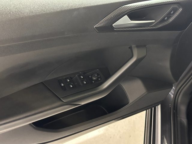VOLKSWAGEN T-Cross usata, con Leve al volante