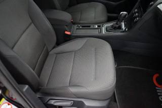 VOLKSWAGEN Golf usata, con Hill holder