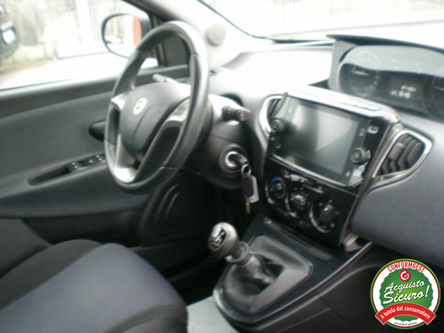 LANCIA Ypsilon usata, con Fendinebbia