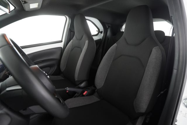 TOYOTA Aygo X usata 10