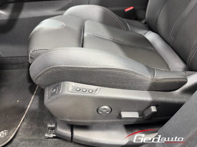 PEUGEOT 3008 usata, con Controllo automatico clima