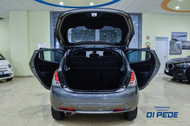 LANCIA Ypsilon usata, con ESP