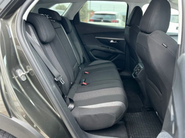 PEUGEOT 3008 usata, con USB