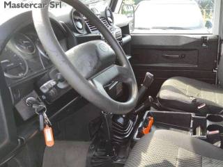 LAND ROVER Defender usata 13