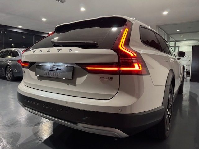 VOLVO V90 Cross Country usata, con Autoradio