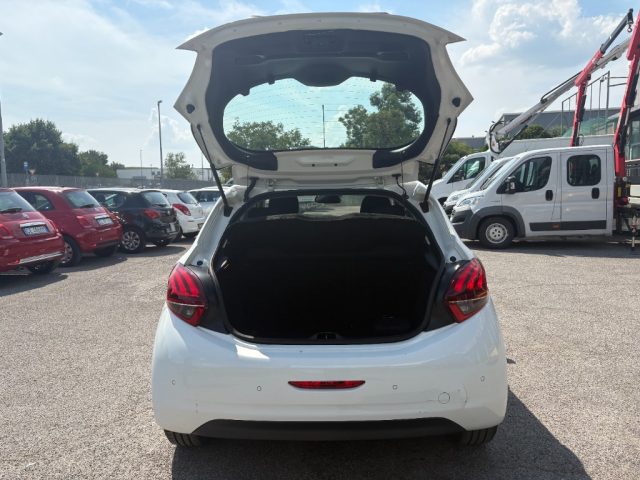 PEUGEOT 208 usata, con Volante multifunzione